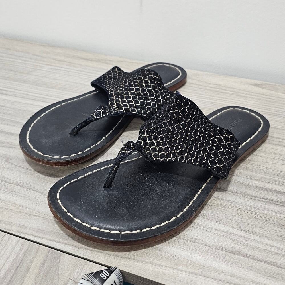 Bernardo Monica Flat Thong Women's Sandals Size 5.5 black summer casual slip on